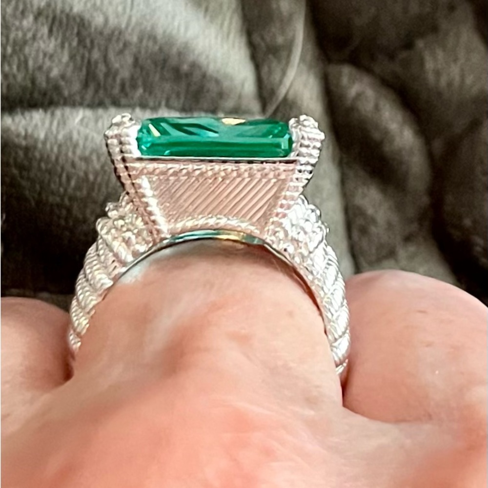 Absolutely Gorgeous Judith Ripka Aqua, cz’s ring. - Picture 7 of 9